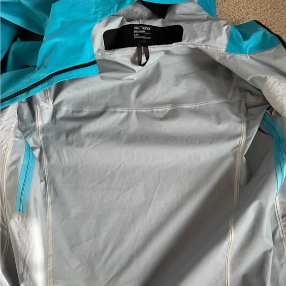 Arc’teryx Alpha SV - Large - Picture 9 of 16